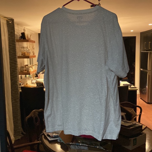 Uniqlo tshirt in good used condition. Size xxl - Picture 3 of 4